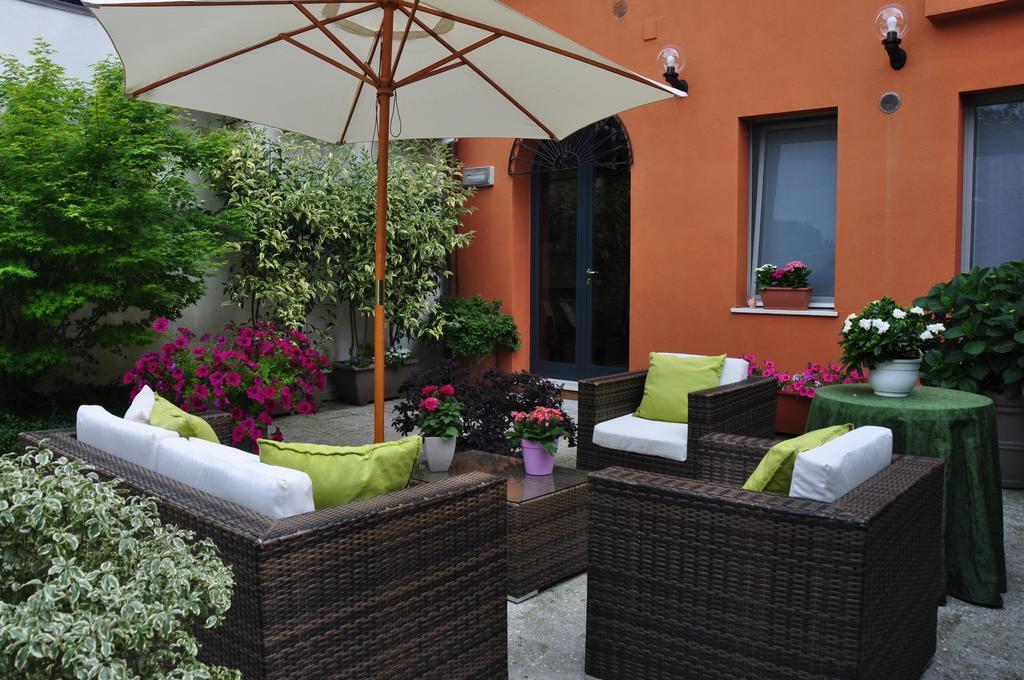 Piazza Nova Guest House Ferrara Exterior photo